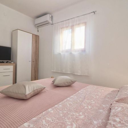 Studio Apartman Edy 3 Пула Екстериор снимка