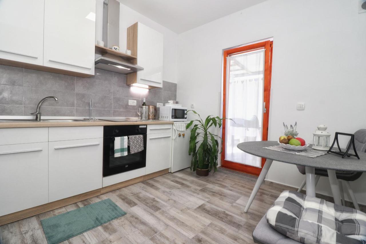 Studio Apartman Edy 3 Пула Екстериор снимка
